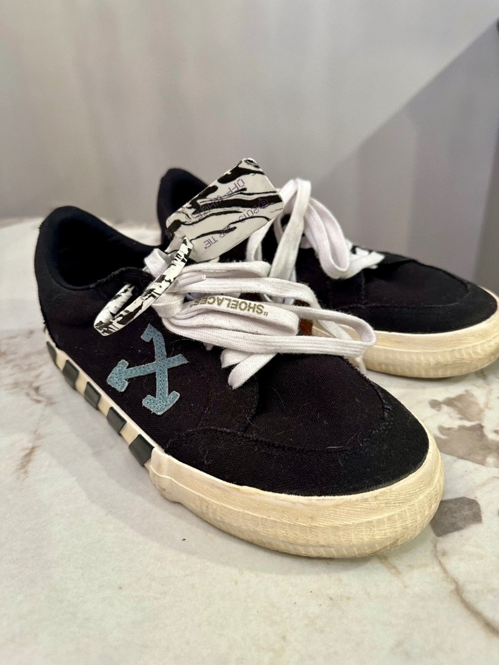 Off-White black sneakers with white & black size US 9 #offwhite #designer